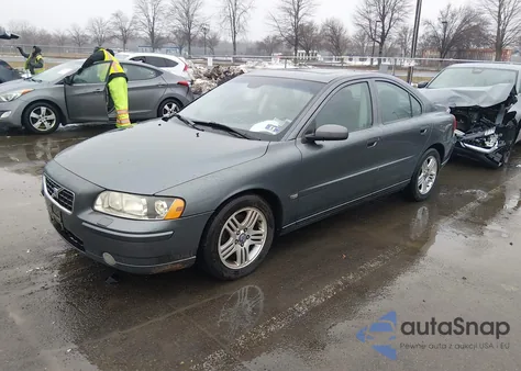 2005 Volvo S60 2.5T z USA, uszkodzony, nr VIN YV1RS592152459255